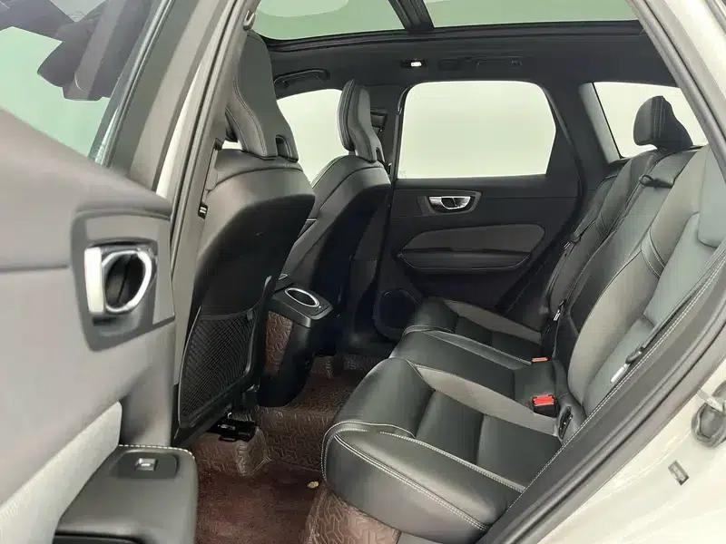 2022 Volvo XC60 B5 AWD Inscription Sport Edition — миниатюра 16