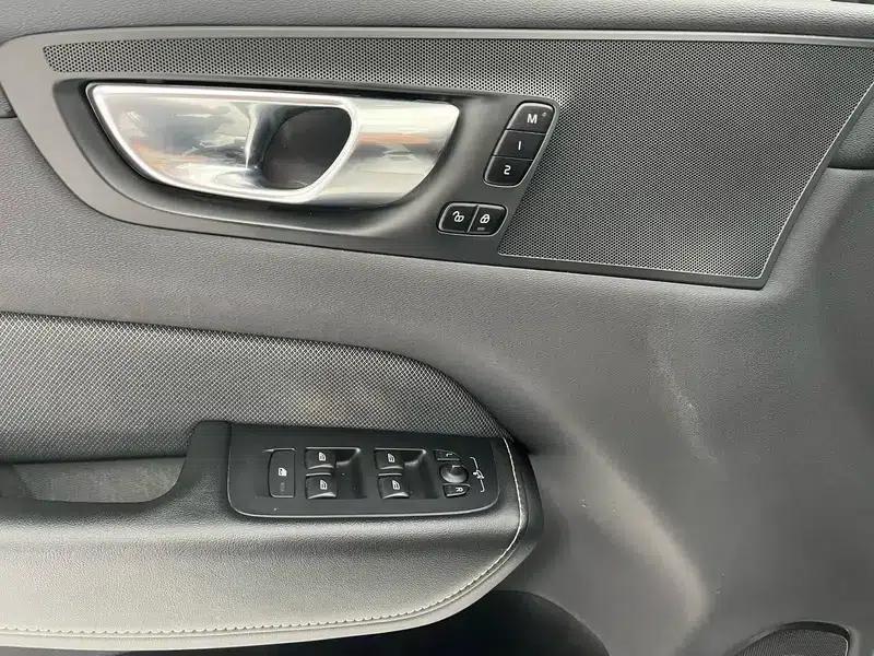 2022 Volvo XC60 B5 AWD Inscription Sport Edition — миниатюра 17