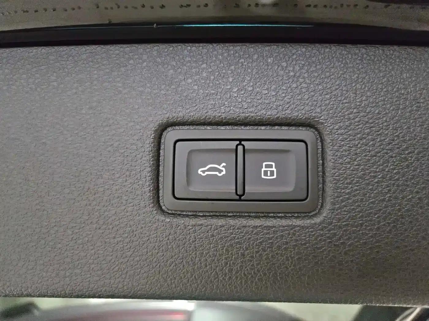 Audi Q7 2023 55 TFSI quattro S line Sport — миниатюра 23