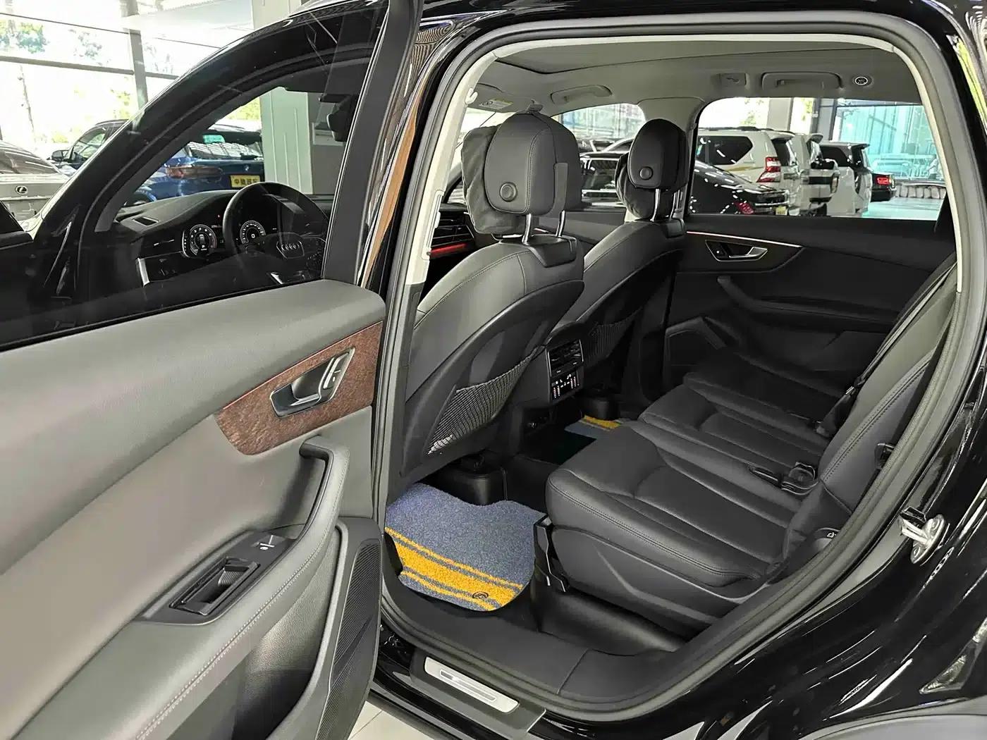 Audi Q7 2023 55 TFSI quattro S line Sport — миниатюра 10