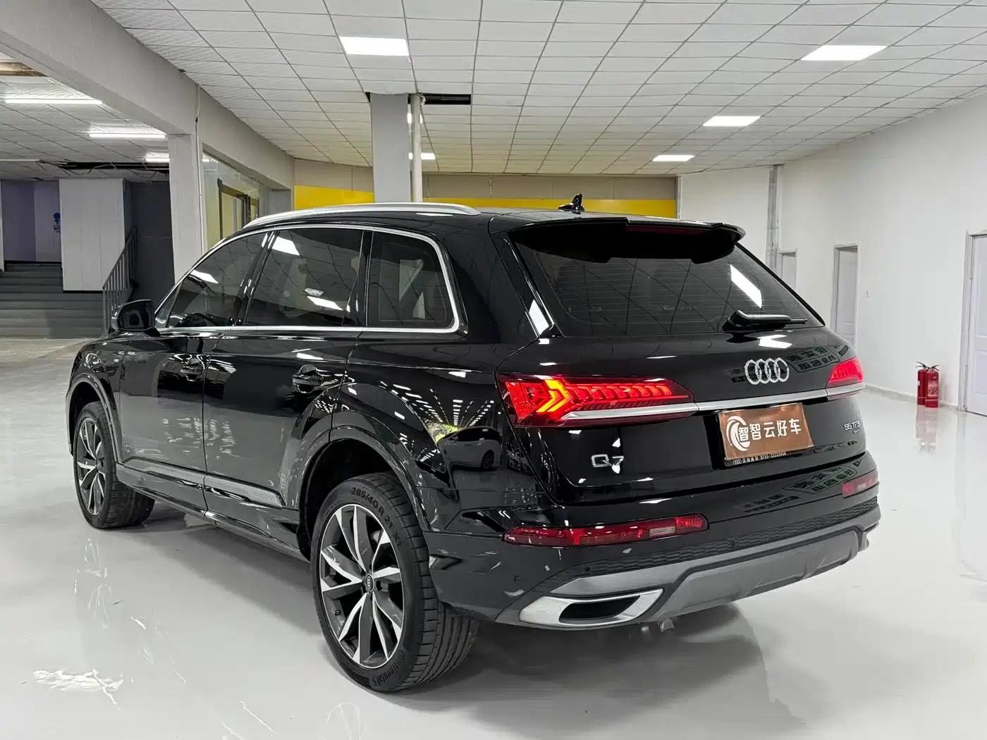 Audi Q7 2023 55 TFSI quattro S line Sport — миниатюра 9