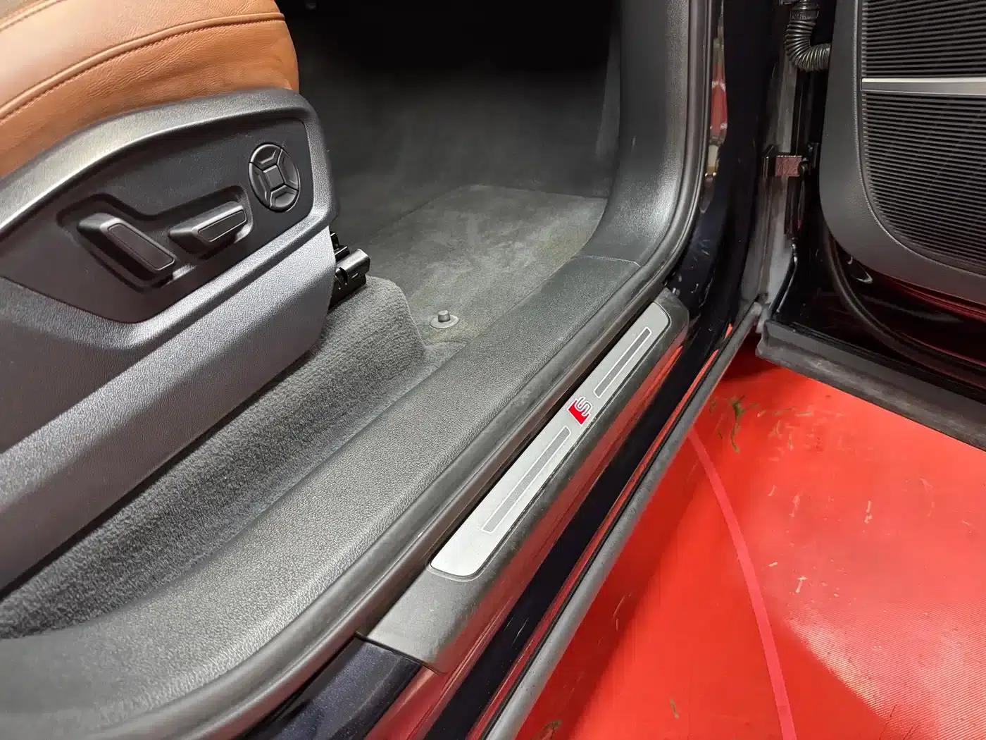 Audi Q7 2021 55 TFSI quattro S line Sport — миниатюра 15