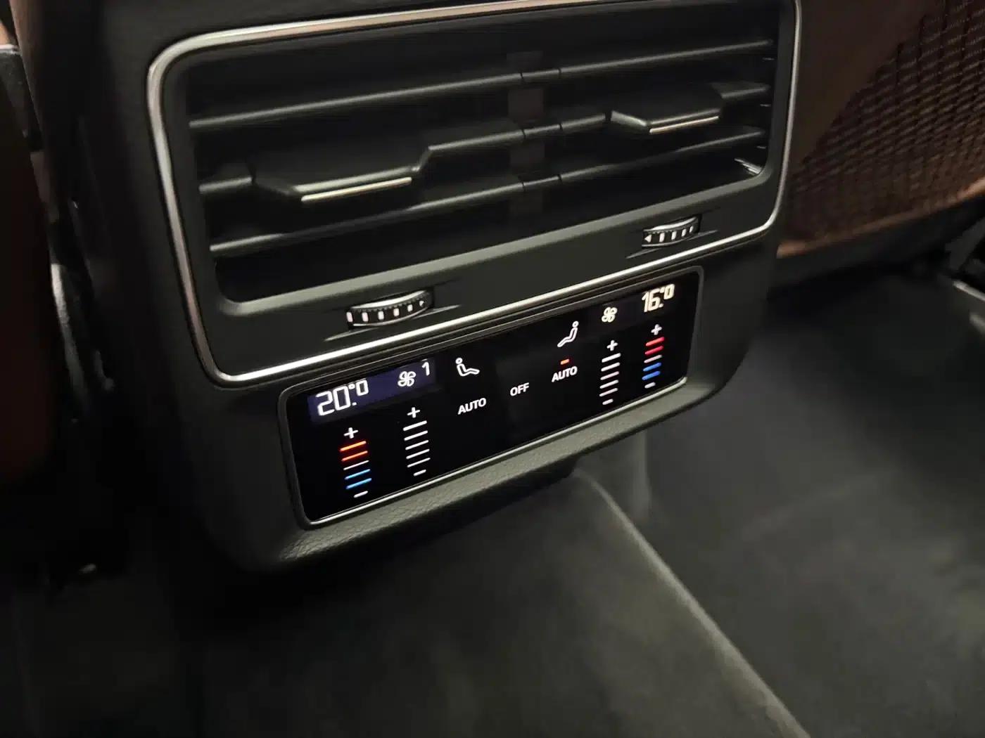 Audi Q7 2021 55 TFSI quattro S line Sport — миниатюра 32