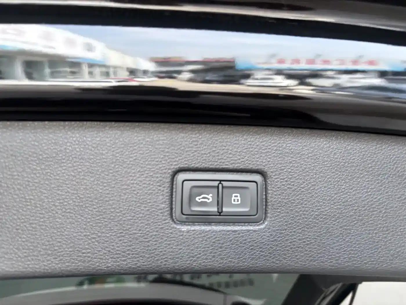 Audi Q7 2023 55 TFSI quattro S line Sport — миниатюра 30