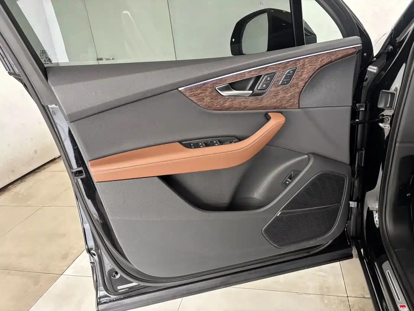Audi Q7 2023 55 TFSI quattro S line Sport — миниатюра 10
