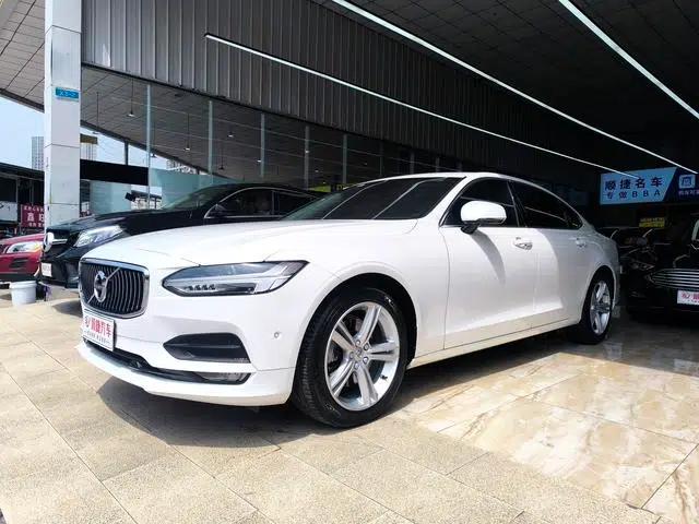 2018 Volvo S90 T4 Smart Edition