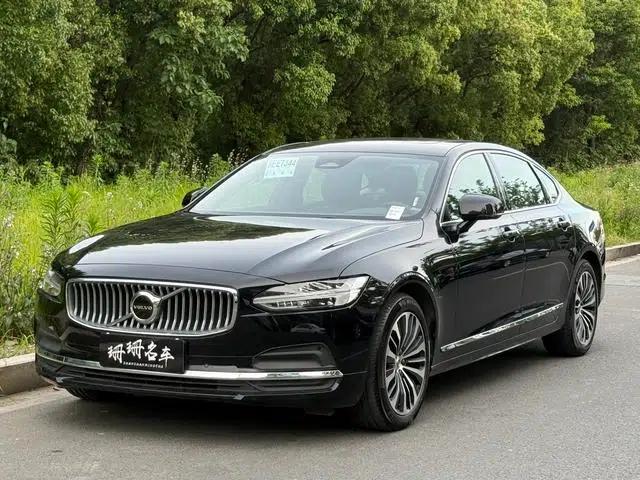2025 Volvo S90 B5 Smart Luxury Edition