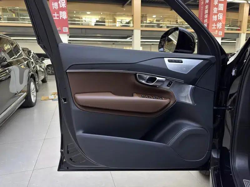 2022 Volvo XC90 B6 Inscription Luxury Edition 7-seater — миниатюра 6