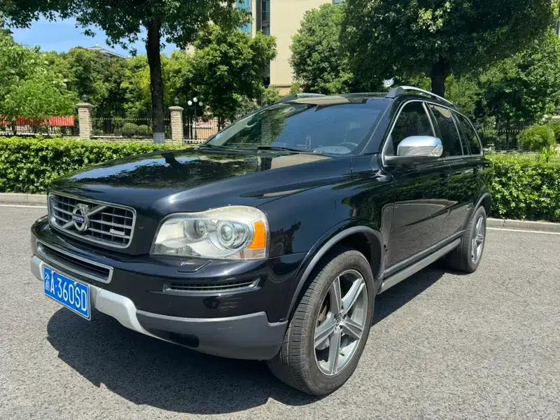 2011 Volvo XC90 2.5T R-Design — миниатюра 1