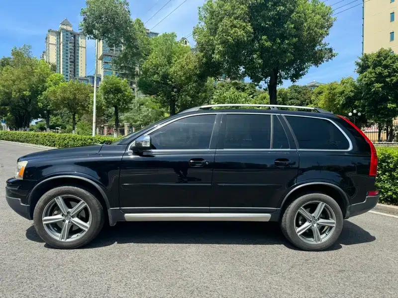 2011 Volvo XC90 2.5T R-Design — миниатюра 4