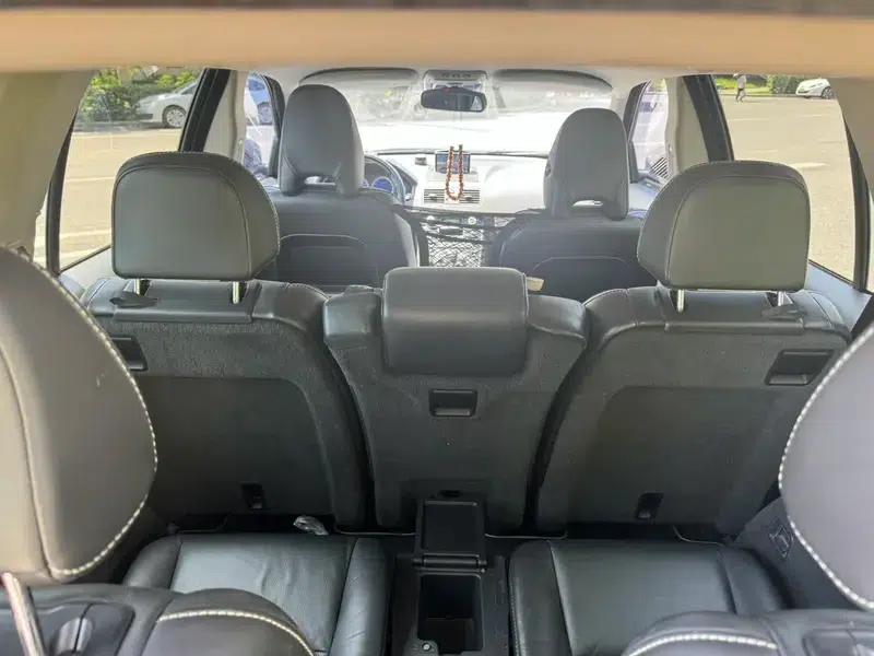 2011 Volvo XC90 2.5T R-Design — миниатюра 10