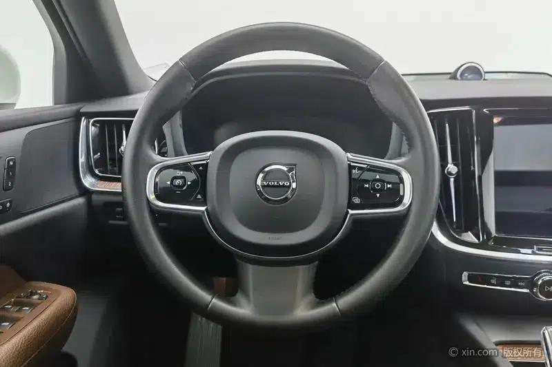 2022 Volvo S60 B4 Smart Luxury Edition — миниатюра 15