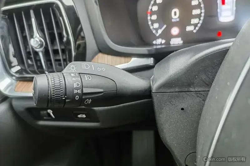 2022 Volvo S60 B4 Smart Luxury Edition — миниатюра 16