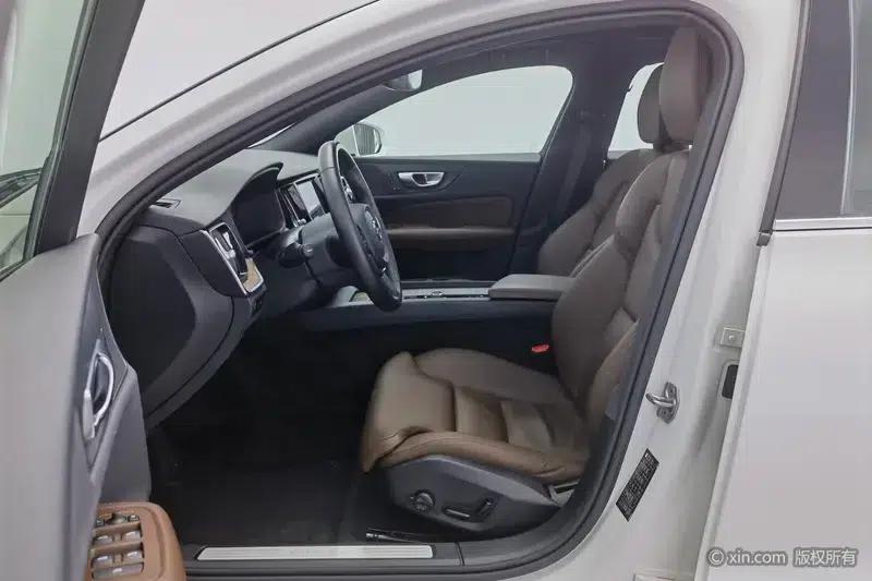 2022 Volvo S60 B4 Smart Luxury Edition — миниатюра 17
