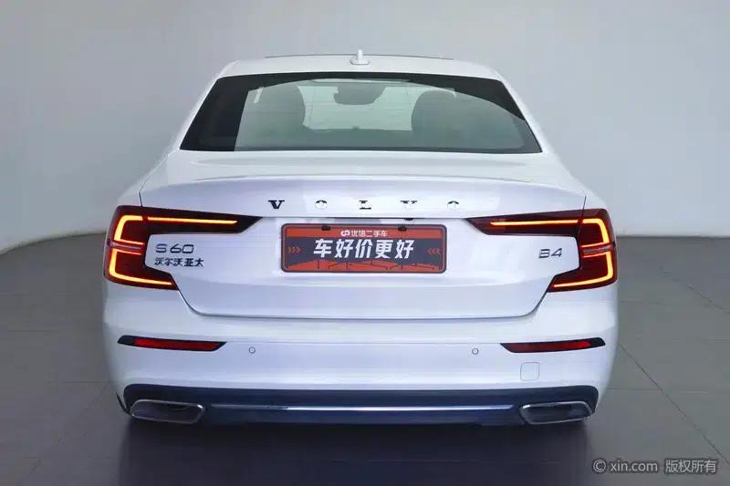 2022 Volvo S60 B4 Smart Luxury Edition — миниатюра 3