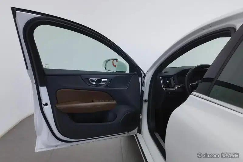2022 Volvo S60 B4 Smart Luxury Edition — миниатюра 21