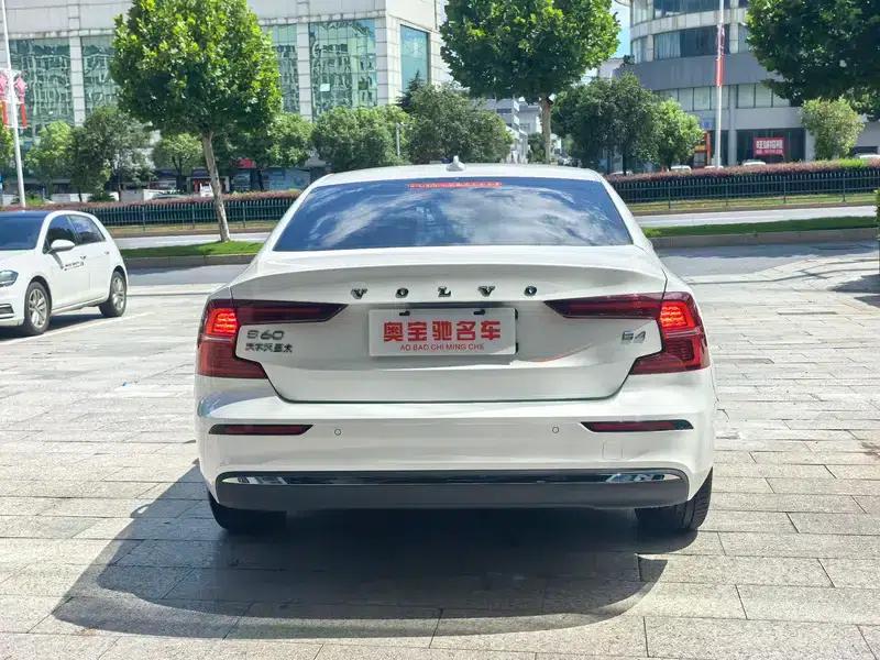 2026 Volvo S60 B4 Smart Luxury Edition — миниатюра 5