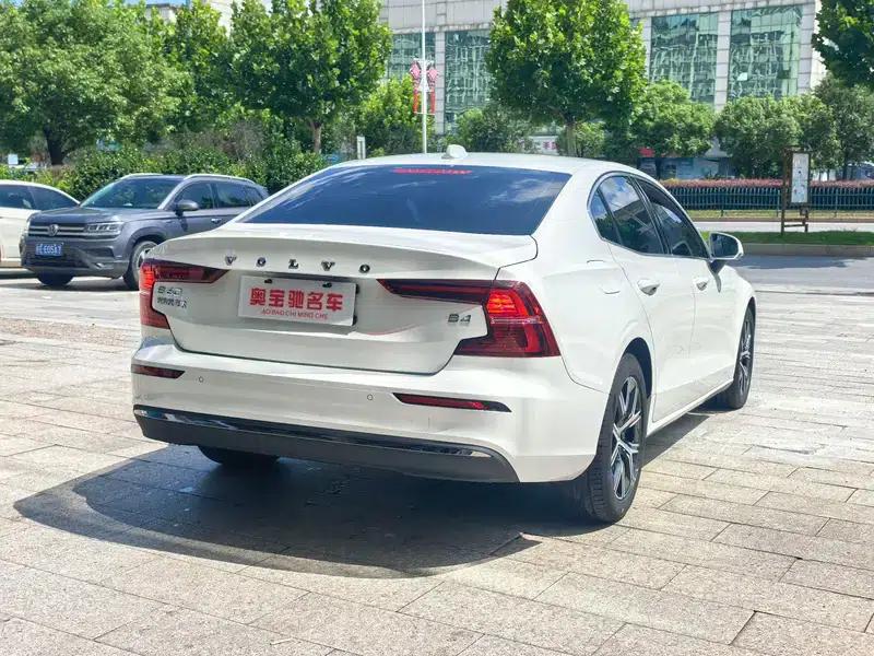 2026 Volvo S60 B4 Smart Luxury Edition — миниатюра 6