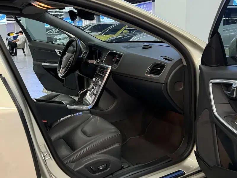 2016 Volvo S60L T4 Smart Edition — миниатюра 16