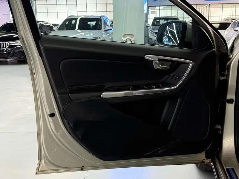 2016 Volvo S60L T4 Smart Edition — миниатюра 21