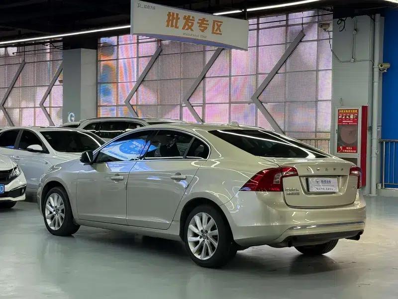 2016 Volvo S60L T4 Smart Edition — миниатюра 4