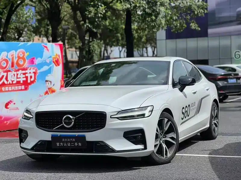 2025 Volvo S60 B5 Smart Sport Edition — миниатюра 1