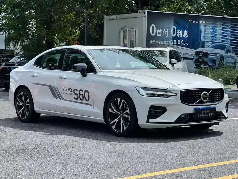 2025 Volvo S60 B5 Smart Sport Edition — миниатюра 3