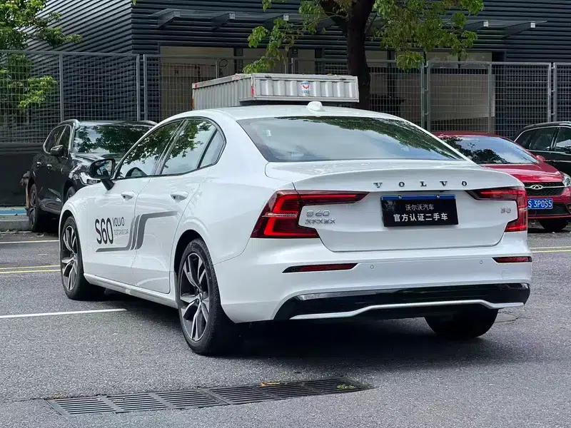 2025 Volvo S60 B5 Smart Sport Edition — миниатюра 4