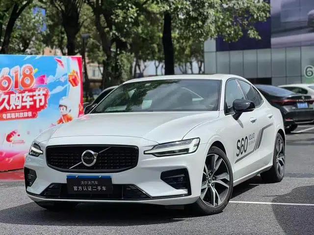 2025 Volvo S60 B5 Smart Sport Edition