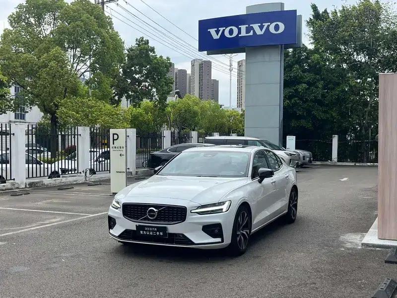 2025 Volvo S60 B5 Smart Sport Edition — миниатюра 1