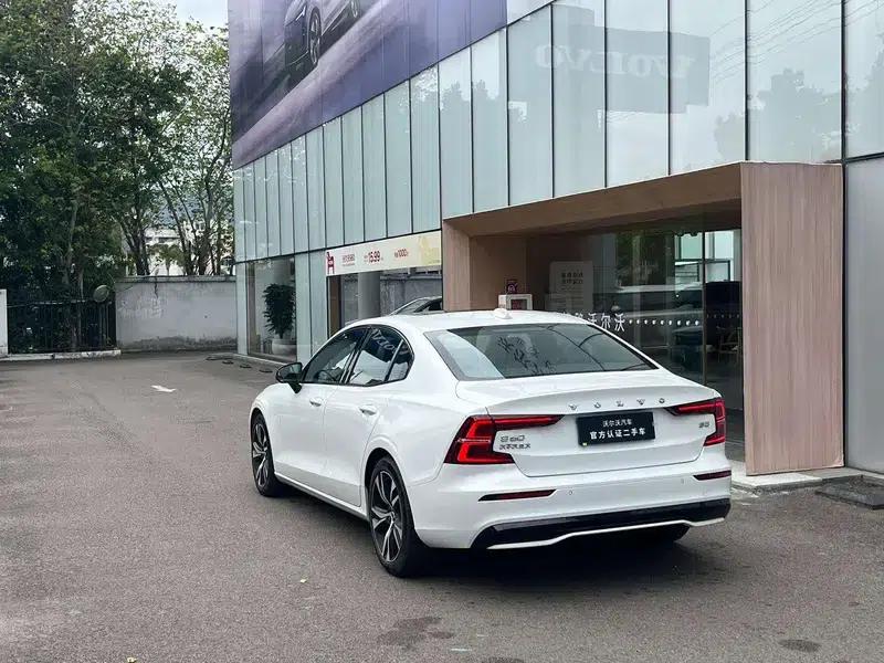 2025 Volvo S60 B5 Smart Sport Edition — миниатюра 4