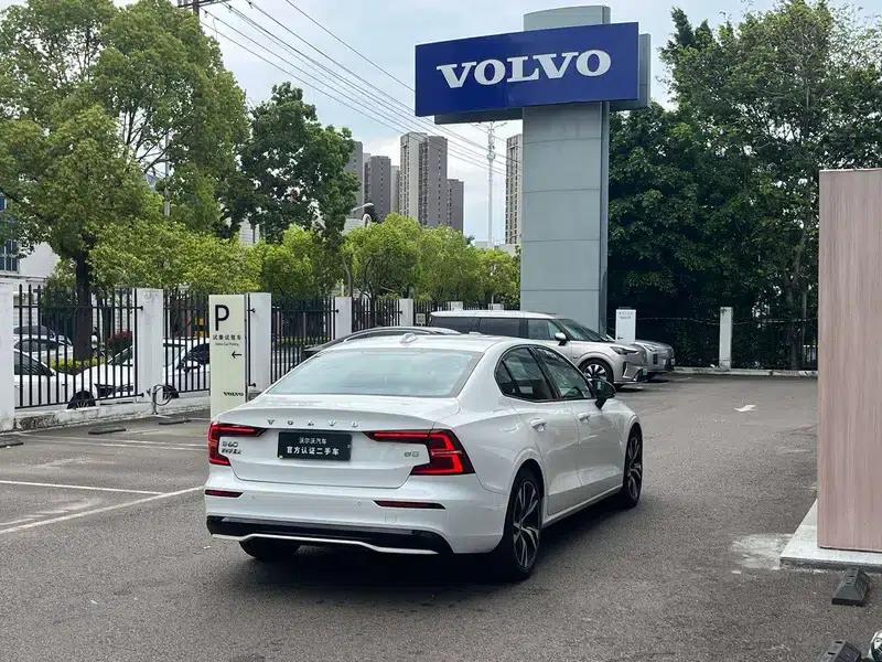 2025 Volvo S60 B5 Smart Sport Edition — миниатюра 6