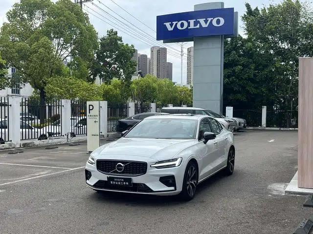 2025 Volvo S60 B5 Smart Sport Edition