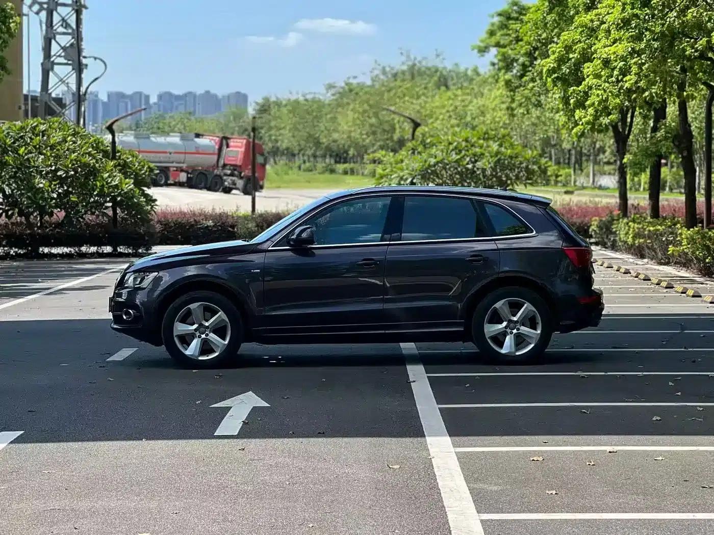 2010 Audi Q5 Imported Model 3.2FSI Sport — миниатюра 5