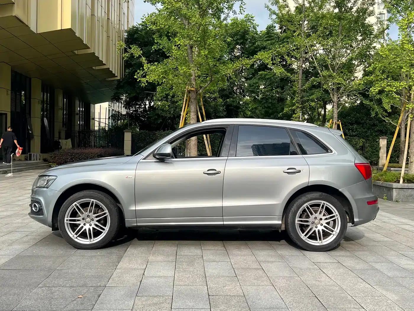 2010 Audi Q5 Imported Model 2.0TFSI Sport Edition — миниатюра 5