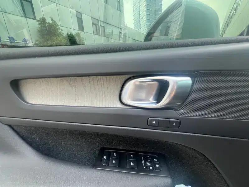 2024 Volvo XC40 B4 AWD Inscription Sport Edition — миниатюра 12