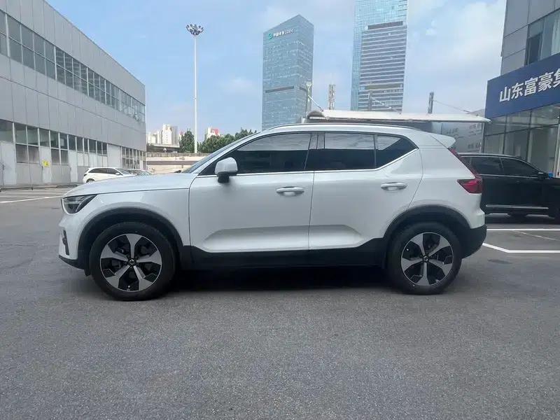 2024 Volvo XC40 B4 AWD Inscription Sport Edition — миниатюра 4