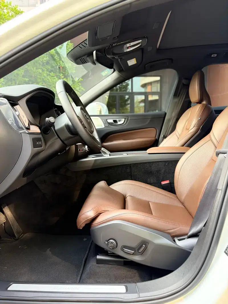 2024 Volvo XC60 PHEV T8 AWD Long Range Smart Luxury Edition — миниатюра 13