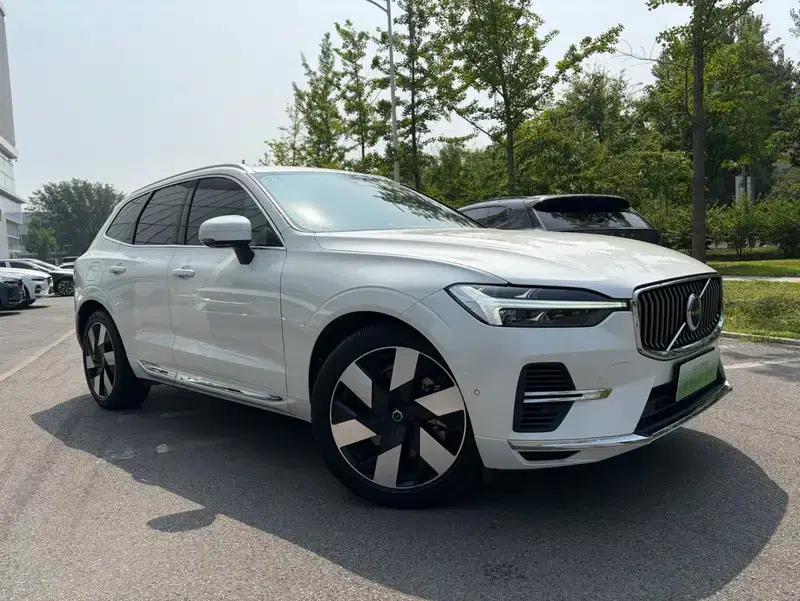2024 Volvo XC60 PHEV T8 AWD Long Range Smart Luxury Edition — миниатюра 3