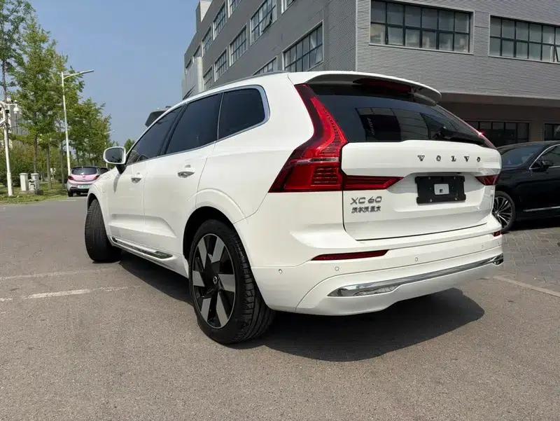 2024 Volvo XC60 PHEV T8 AWD Long Range Smart Luxury Edition — миниатюра 4