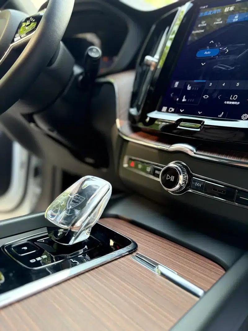 2024 Volvo XC60 PHEV T8 AWD Long Range Smart Luxury Edition — миниатюра 7