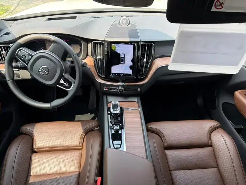 2024 Volvo XC60 PHEV T8 AWD Long Range Smart Luxury Edition — миниатюра 9