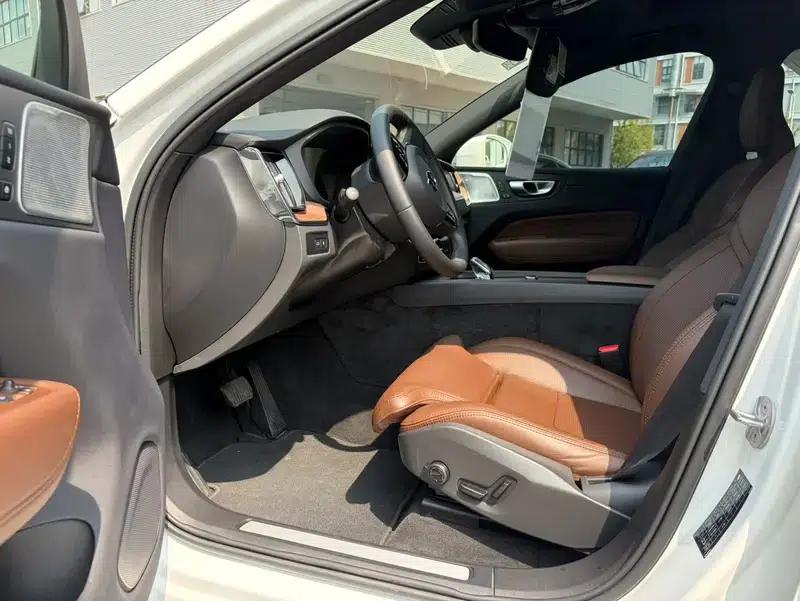 2024 Volvo XC60 PHEV T8 AWD Long Range Smart Luxury Edition — миниатюра 10