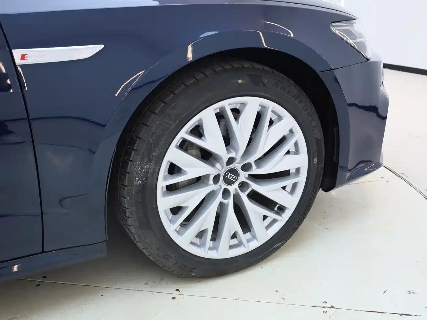 Audi A7L 2024 45TFSI S-line Dream Edition Crystal Package — миниатюра 16
