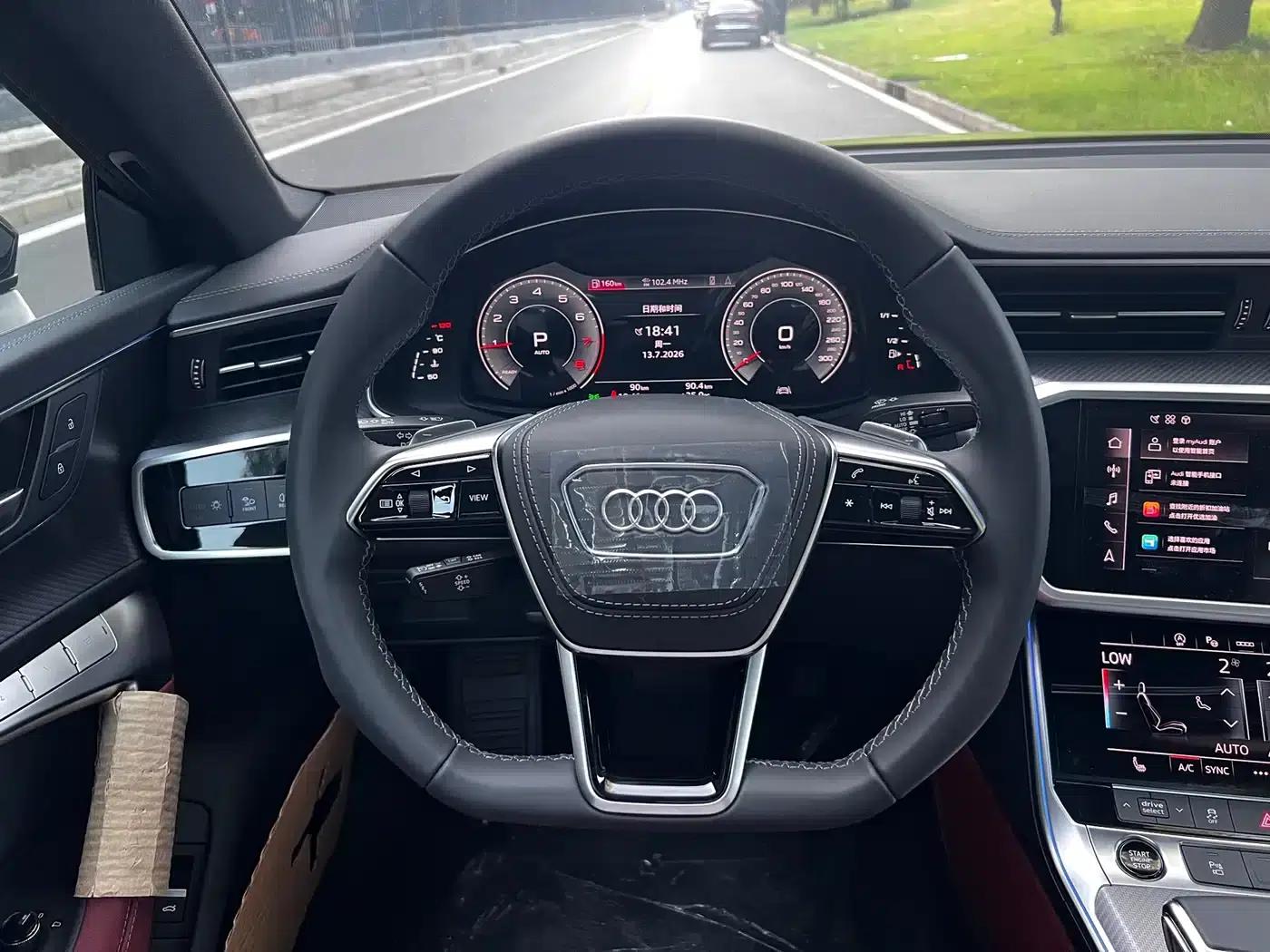 2024 Audi A7L 45 TFSI quattro Black Edition — миниатюра 10