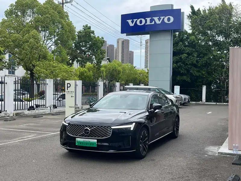 2026 Volvo S90 PHEV T8 AWD Long Range Smart Luxury Edition — миниатюра 1
