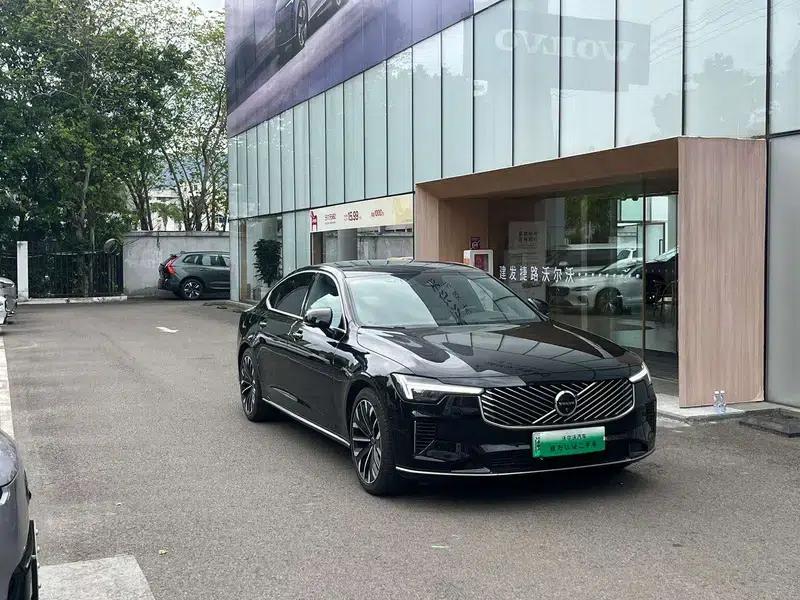 2026 Volvo S90 PHEV T8 AWD Long Range Smart Luxury Edition — миниатюра 3