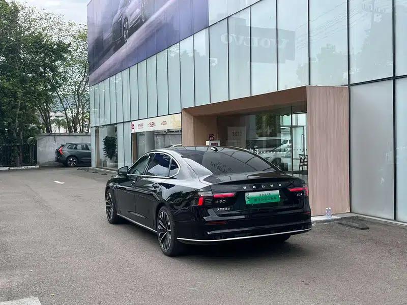 2026 Volvo S90 PHEV T8 AWD Long Range Smart Luxury Edition — миниатюра 4