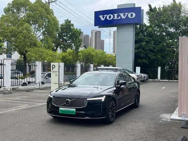 2026 Volvo S90 PHEV T8 AWD Long Range Smart Luxury Edition