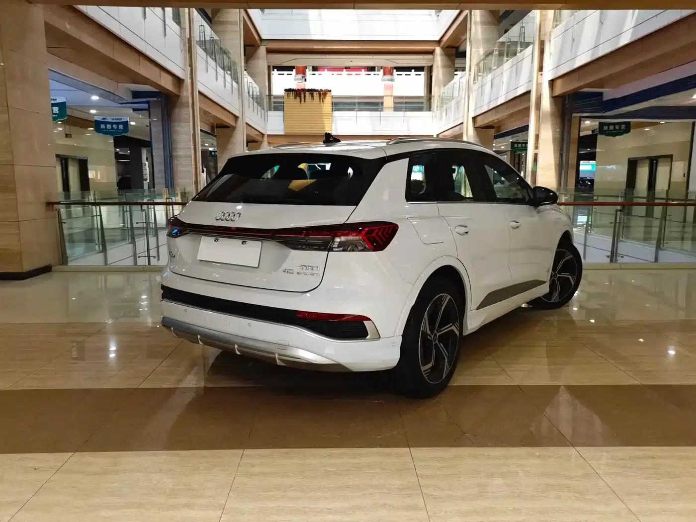 Audi Q4 e-tron 2023 Model 40 e-tron Trailblazer — миниатюра 3